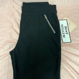 NWT: Stretchy Black pant to workout with zipper design